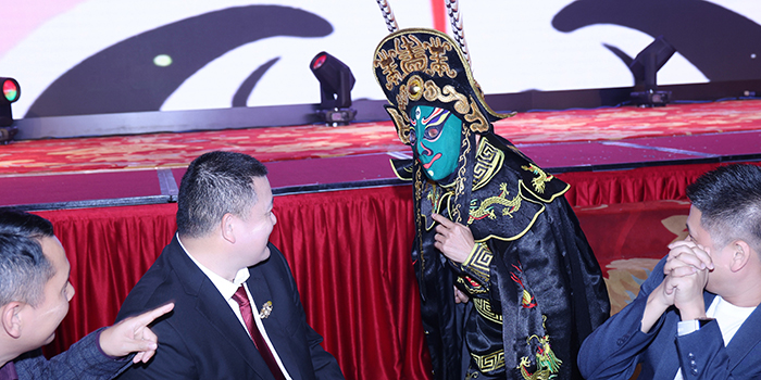 杂技变脸.JPG